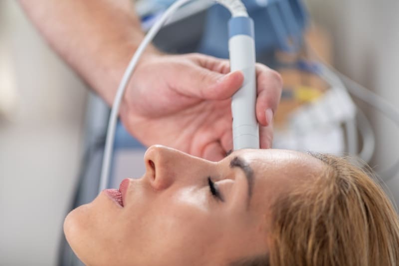 Ultrasonido facial de localización y extensión de rellenos sintéticos en Jalisco, México